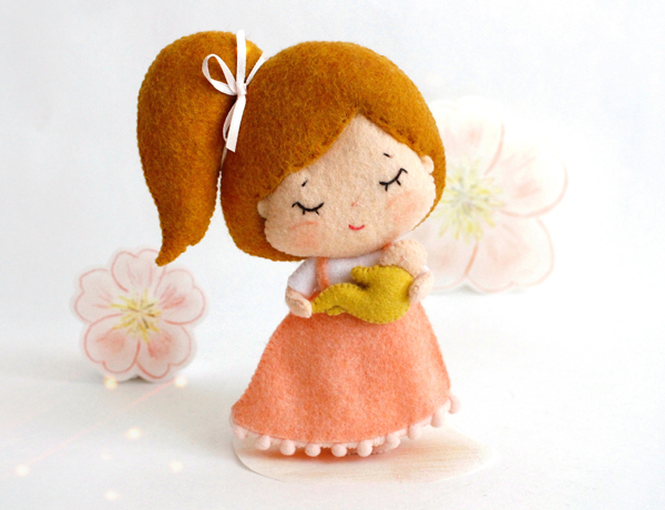 Felt hand sewn Mother's day ornament PDF tutorial with patterns by FeltCraftsFairyland -cute mama doll in the sundress holding the baby in her hands is standing in front of the painted flowers