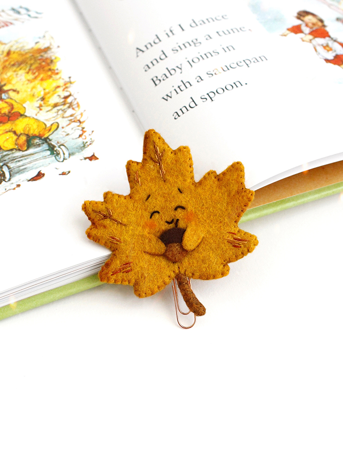 Printable felt maple leaf bookmark sewing tutorial