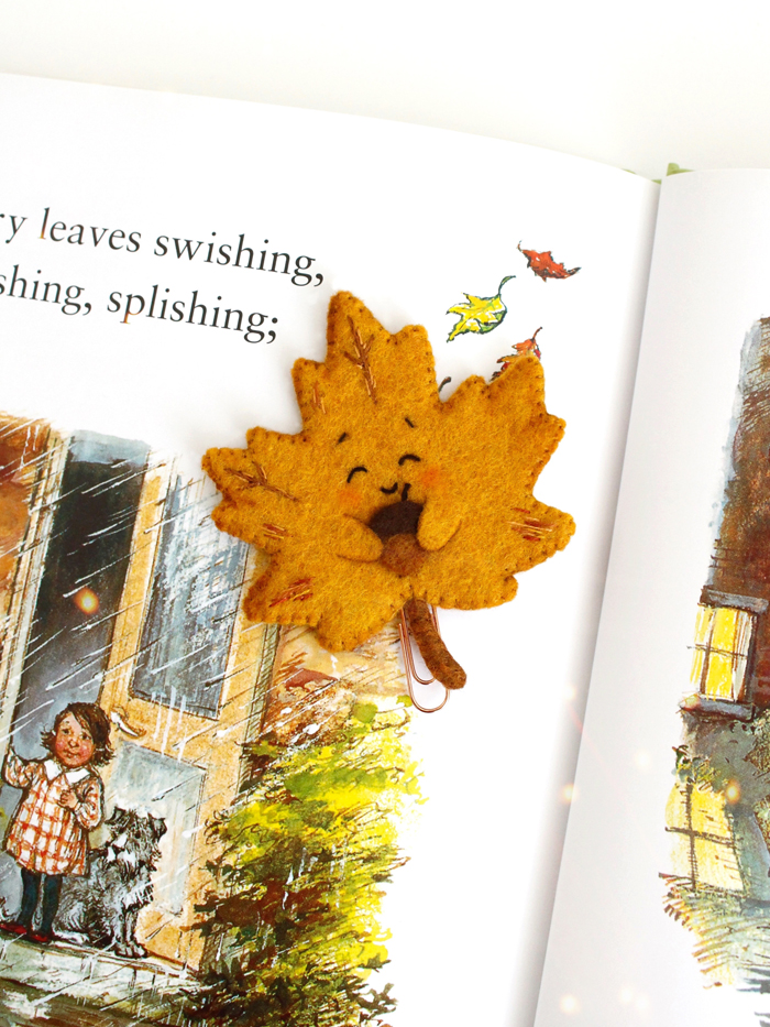 Felt maple leaf bookmark pattern with autumn acorn detail