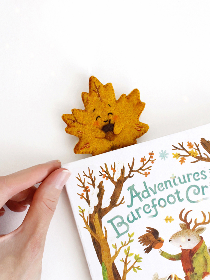 Felt maple leaf paper clip bookmark sewing pattern