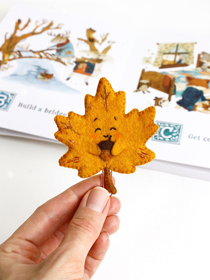 Handmade felt maple leaf paper clip bookmark pattern